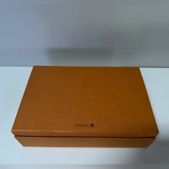 Louis Vuitton Gift Box - Picture 5 of 10